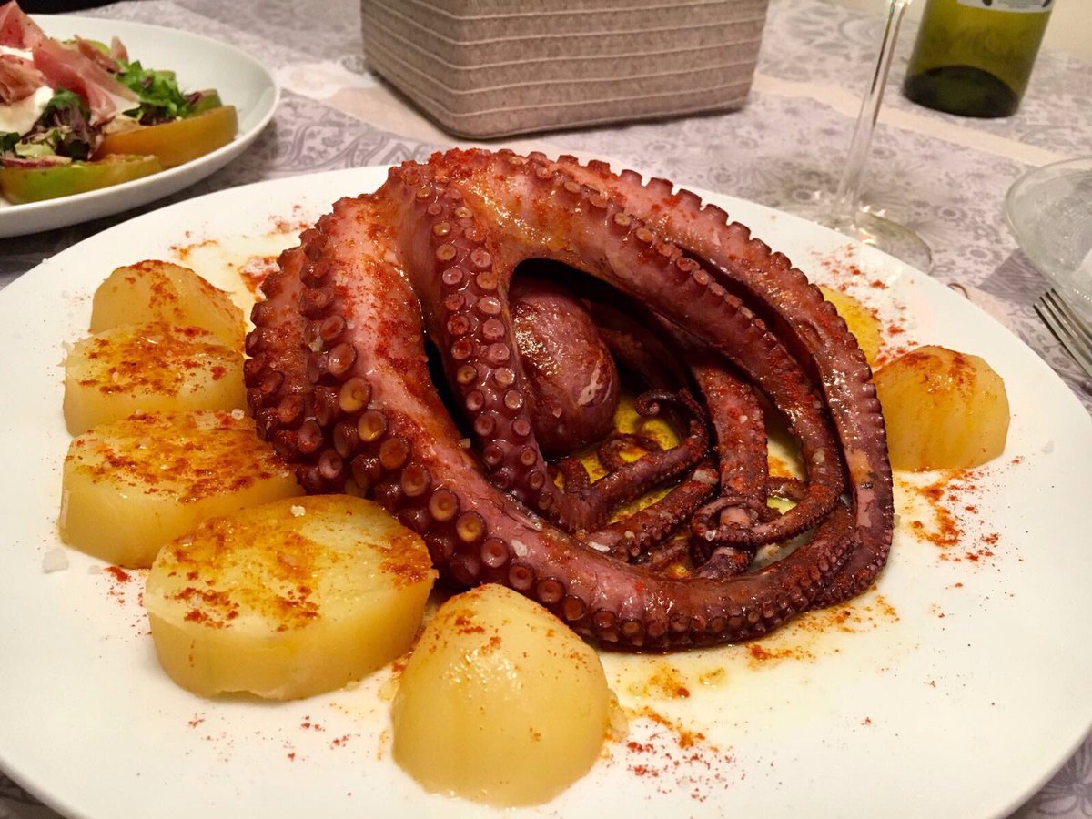 LasCosasdNiceto's tweet photo. Cena #SanValentín en casa de Niceto: Y pulpo a feira (1,2kg, 30' de cocción) https://t.co/SQ0aBBwymL