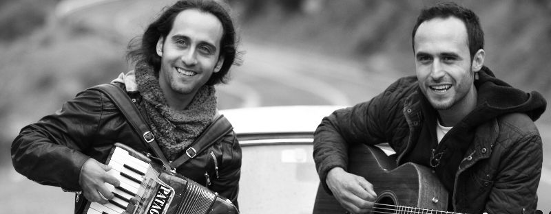 FMDOS's tweet photo. #AmorFMDOS Celebra el amor con “Qué más quisiera yo” y “Chao chao”, las nuevas canciones de @losvasquez https://t.co/iSuyJKDryt https://t.co/bsFuOgcGCD