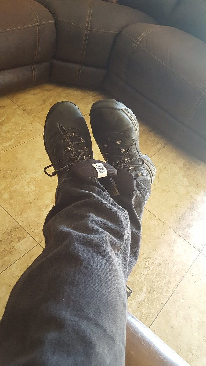 FoxieGaming's tweet photo. When you're so #nyc that you wearing #timbs in #miami .  #blacktimbs aka #formaltimbs lmao😂😂😂 https://t.co/KU6LU50EVr