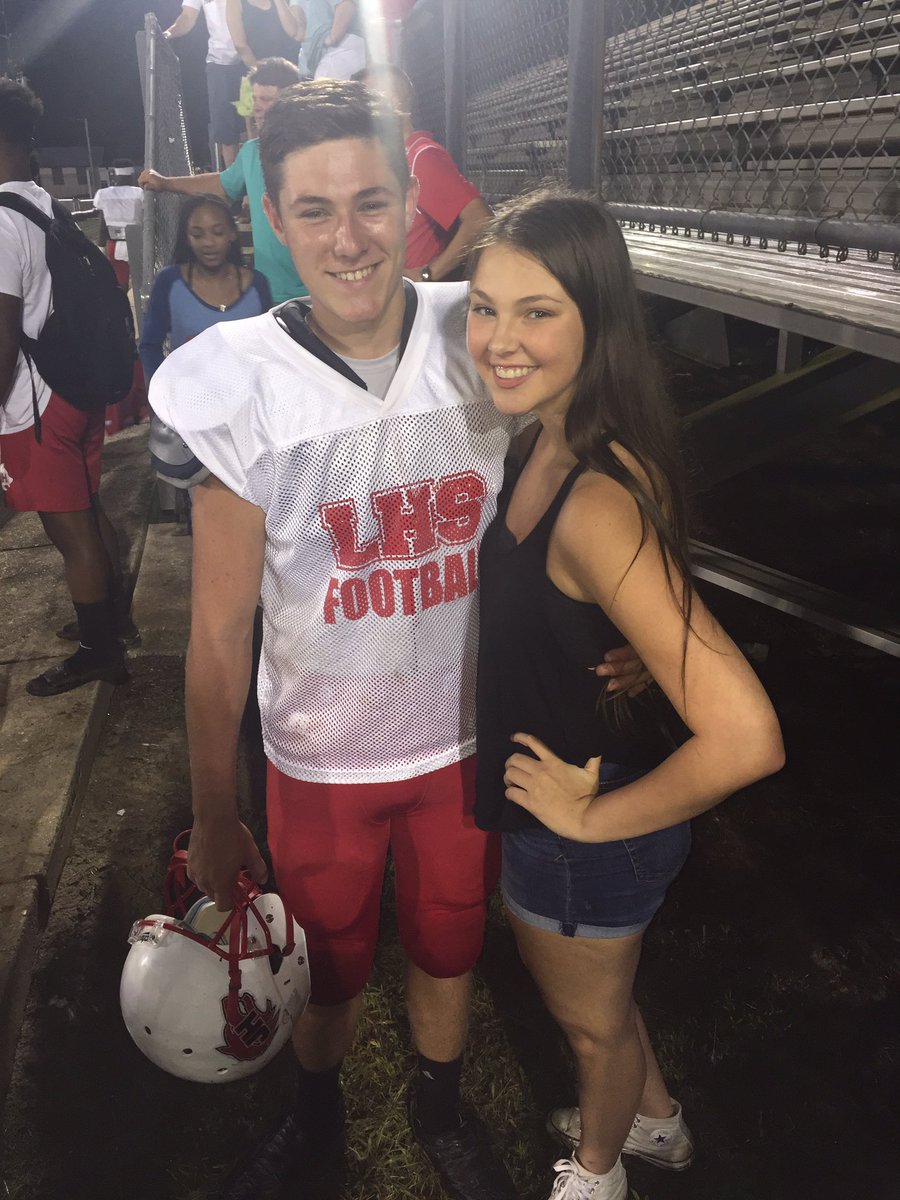 CarsonReed1919's tweet photo. @Abbybarnett55 Happy Valentine's Day to the girl I love with all of my heart you mean the world to me babe😍❤️❤️❤️ https://t.co/g5k7qAFXPI