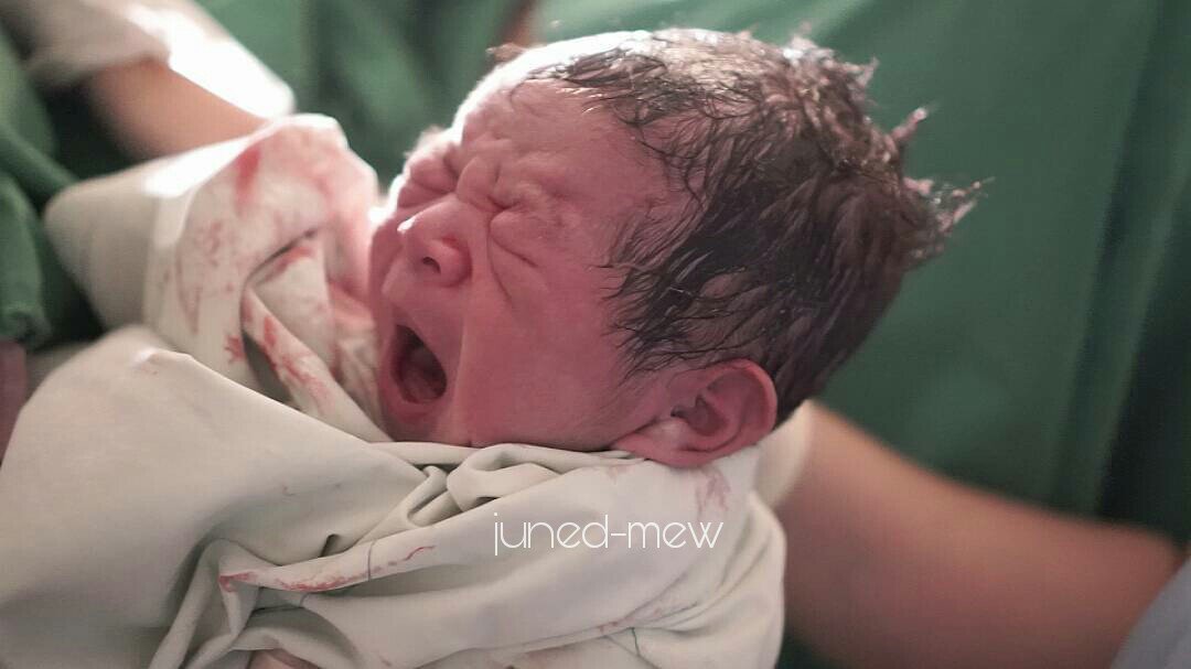 ikonjuned's tweet photo. 👶 Koo Suha (구수하)
♂ Male
📆 2017-02-14
God give to us a special Valentine's day gift. Our beloved baby boy. 💝

Blessed parents, Juned &amp; Mew. https://t.co/dAoQ6by4rt