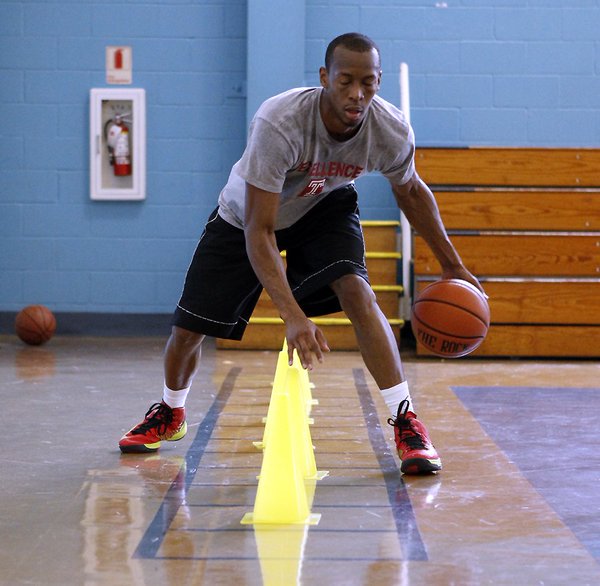 5starbasketball's tweet image. There are 3 types of basketball players.

1. Watch things happen
2. Make things happen
3. Wonder what just happened