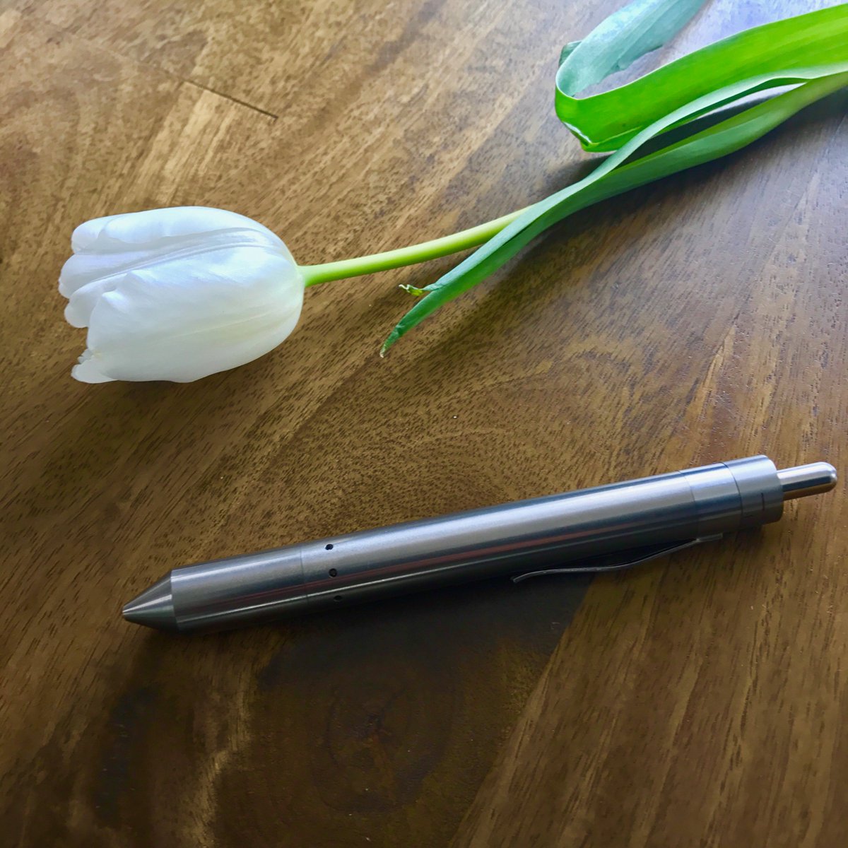 GrassHopperVape's tweet photo. For someone special. https://t.co/pCzR9tCX8l 

#grasshoppervape #valentine #valentines #vapepartner #staylifted #vapelife #vape https://t.co/yKB4YUMNNM