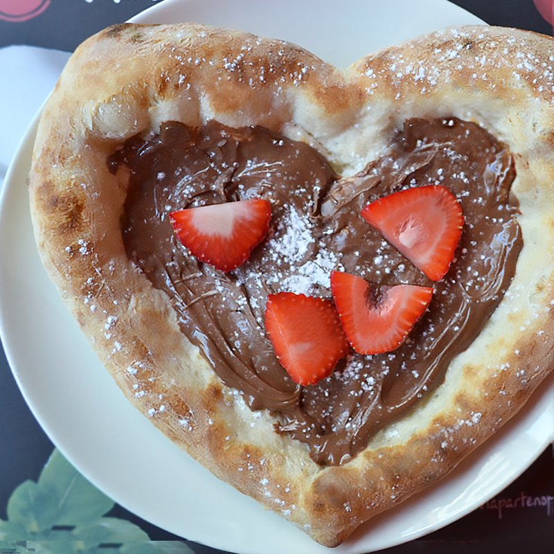 viapartenope's tweet photo. ¡Nada dice "Te amo" como una pizza de Nutella en forma de corazón! Disfruta de esta delicia sólo hoy, #14DeFebrero, en el #MenúDeSanValentín https://t.co/E9w6bLBX2z