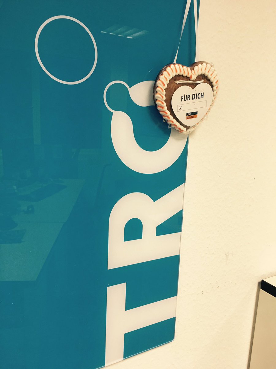 Moritz_TRO's tweet photo. Spreading the love around the office today thanks to @lovescout24 @MeeticFrance #VillaintinesDay @TROexperiential https://t.co/mSX01dHRA2