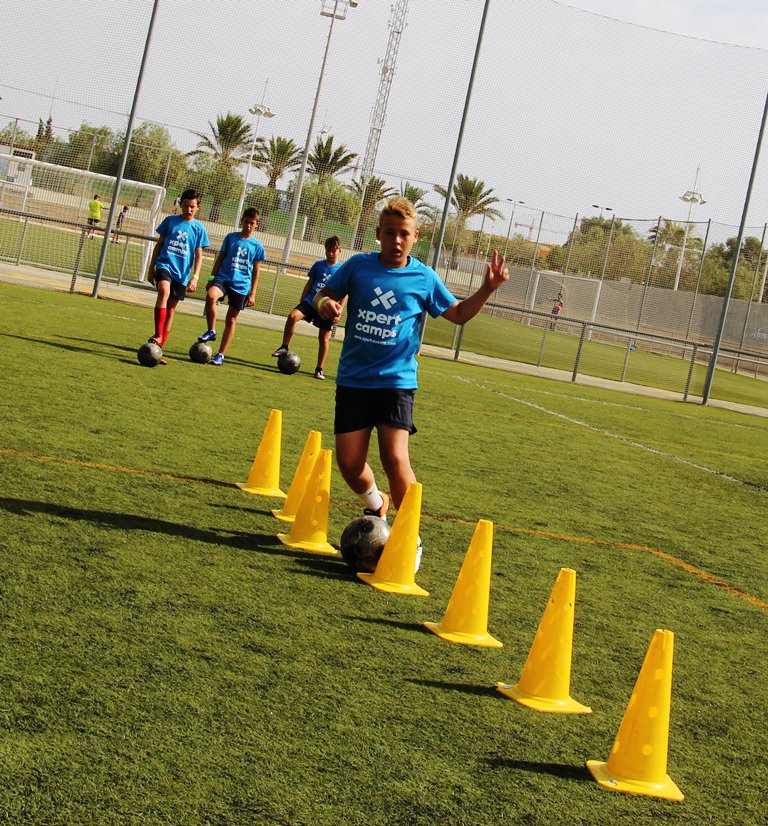 XPERTEVENTS's tweet photo. Conoce mejor el XPERT-CAMP de Fútbol. Disfruta de un verano increible practicando el #fútbol, tu deporte favorito.⚽️ https://t.co/p587lhMxge https://t.co/Ffnd7qoZIR