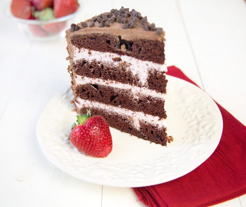 EatMoreOfIt's tweet image. Chocolate Cake with Strawberry Mousse Filling - Happy #ValentinesDay #Cake #Recipe from @AskChefDennis buff.ly/2kPvScp