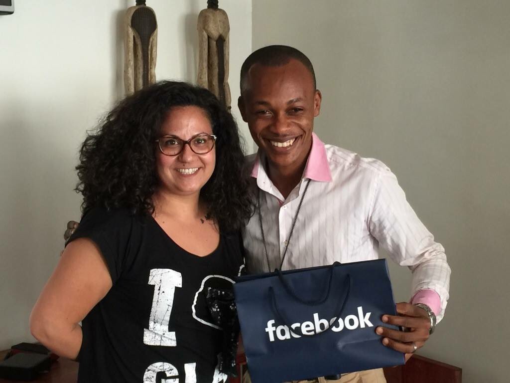 Ashille_ALEGA's tweet photo. Today at office, a gift B2B from a special one ... #WorkPlaceByFacebook #FacebookAtWork #CommunityManagement #ValentineDay #Free https://t.co/hsTUPqPAYw