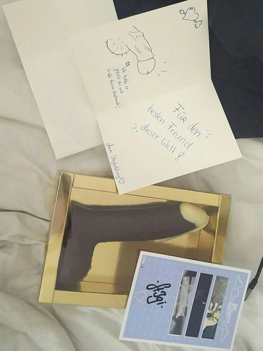 TimTimolia's tweet photo. Okay. Ein Schoko-Pipimann. Zum Valentinstag. Danke oder so. @byStegi https://t.co/kq98CvbASq