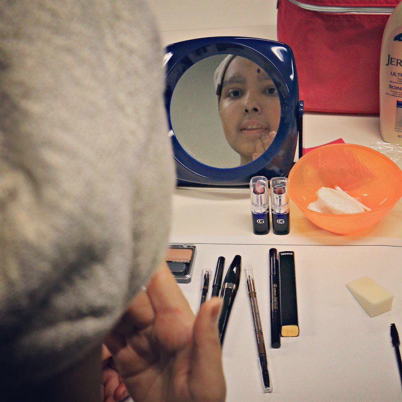 BGBCanada's tweet photo. Yasmine, 17, was grateful to attend our workshop @SickKidsNews and learn some new tips and tricks - especially for her eyebrows! https://t.co/upCnIKAMeT