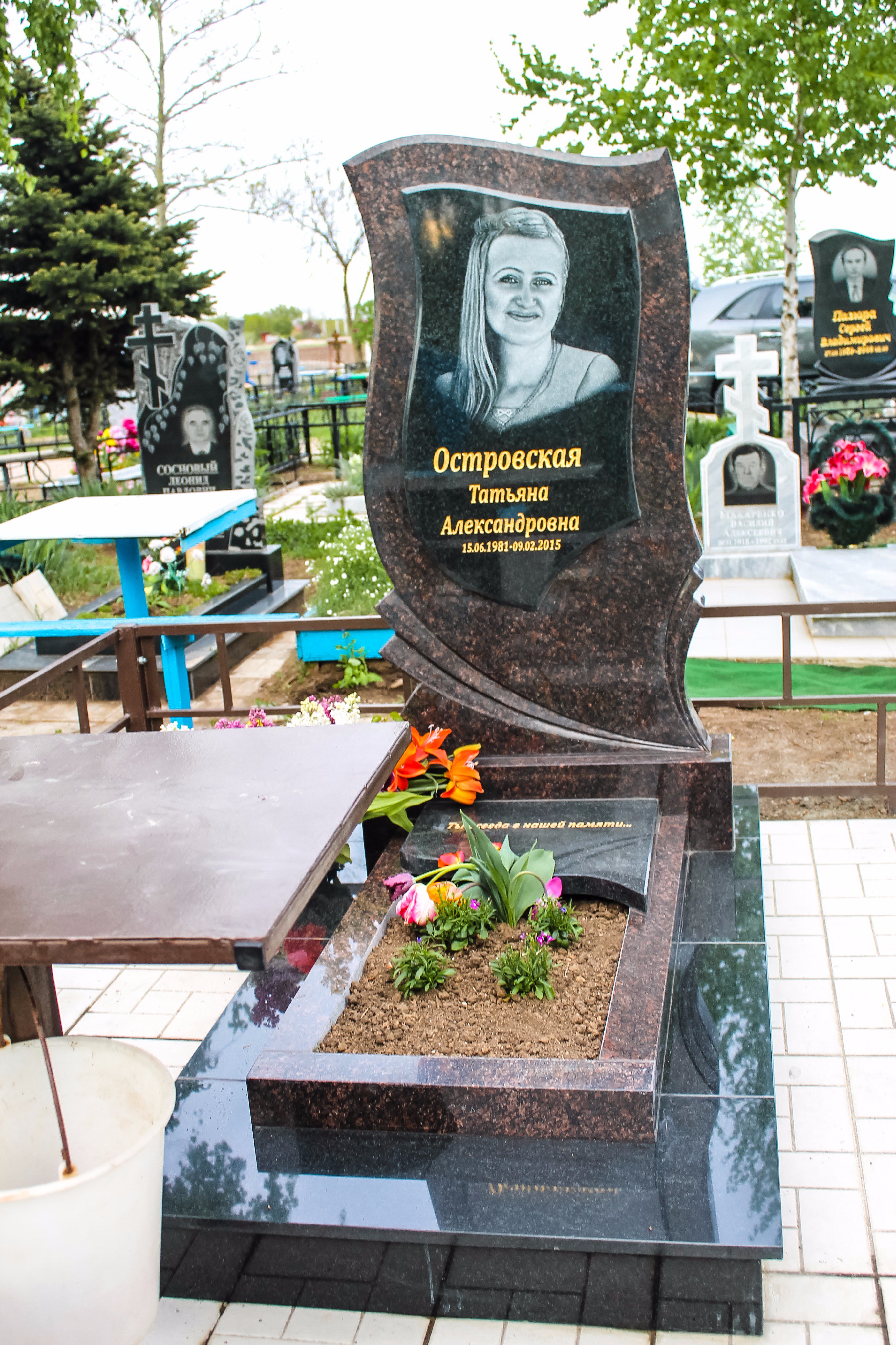 Памятники из Дымовского гранита