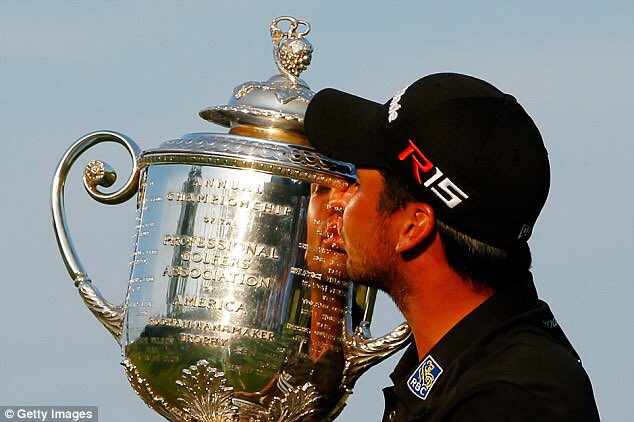 swingOIL's tweet photo. Everyone is out here trying to get a Valentine, but @JDayGolf reminds us who really deserves the love 😌😏 #trophybae https://t.co/U9rTpnLmBL