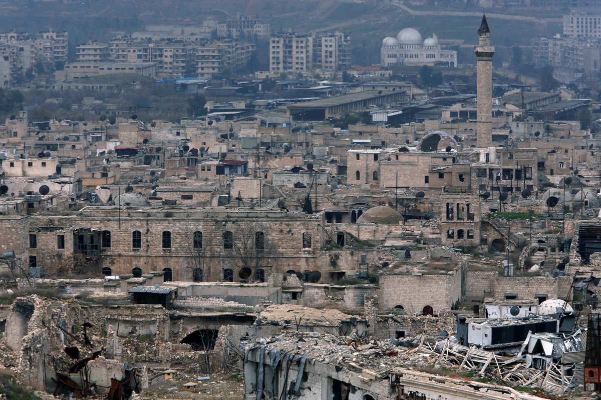 thecitadel_co's tweet photo. A view shows the damage in the Old City of #Aleppo as seen from the city's ancient citadel #NRTnews 

#Reuters/ Omar Sanadiki https://t.co/dOktDPPKTX