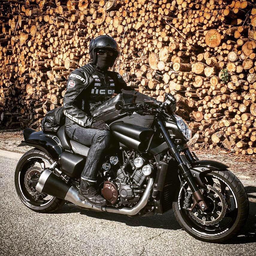 vmax1700NL's tweet photo. @Roof_Helmets @IconMotosports #proudly wearing your stuff #vmax #roofhelmets #iconsports #icojacket #vmax #vmax1700 https://t.co/TypYrWgGhR