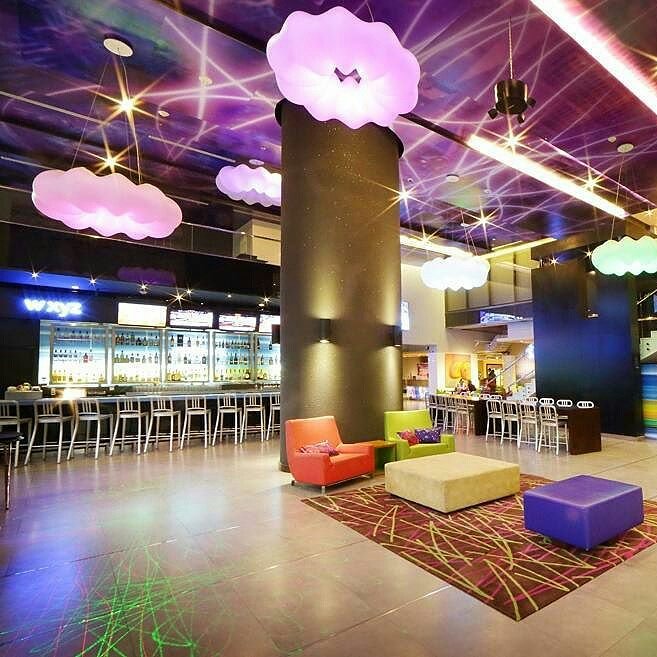 AloftPanama's tweet image. La energía fluye mientras las personalidades se reúnen en un entorno que combina un diseño de influencia urbana, tecnología accesible.