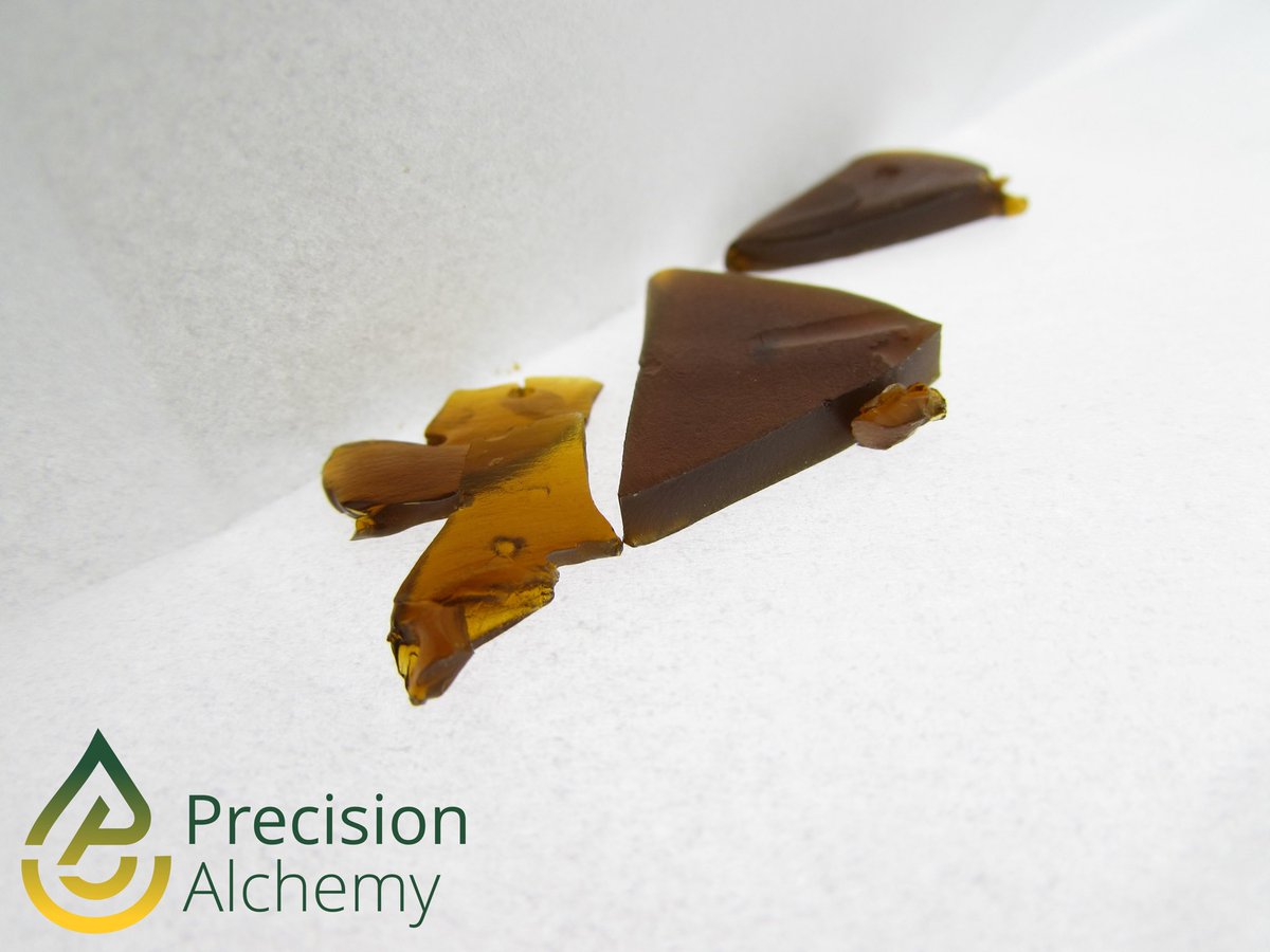 PdxAlchemy's tweet photo. Blackberry Afgoo shatter is showing a nice variety colors
.
#Portland #Oregon #PNW #Dabs #PDX #710 https://t.co/8wFWr5ckAF