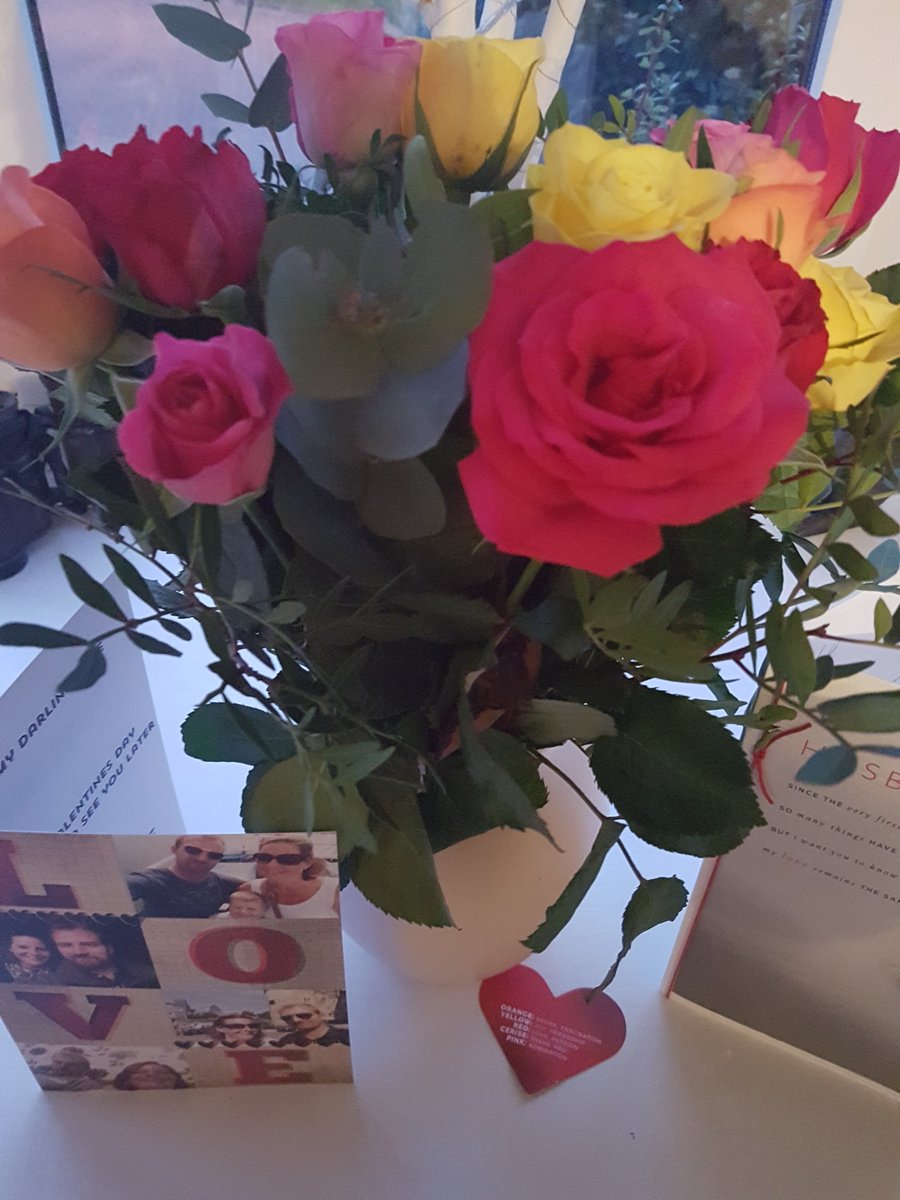 Daniel1Caz's tweet photo. Valentine's day love my hubby #valentines #loveisintheair #Flowers @marksandspencer https://t.co/Bb663mCtOf
