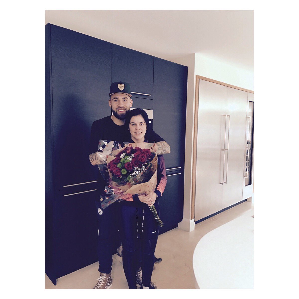 Otamendi Wife - Manchester City Signing Nicolas Otamendi Meets United