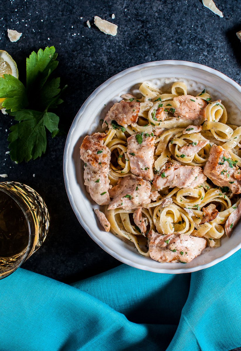 saltandlavender's tweet photo. One of my most popular recipes: salmon pasta in a creamy garlic sauce. It's quick, easy, &amp; fab! https://t.co/47HZaYgdD6 https://t.co/bujUHuGbn4