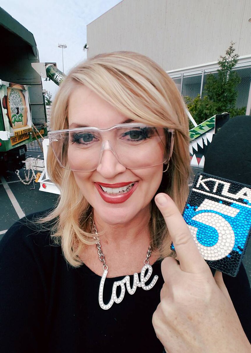 TheWendyBurch's tweet photo. When one is going to #TrashTheirEx with the help of a tree shredder... remember, #SafetyFirst! LOL @KTLAMorningNews #Real92.3 @BigBoy https://t.co/u9AiBqmXYd