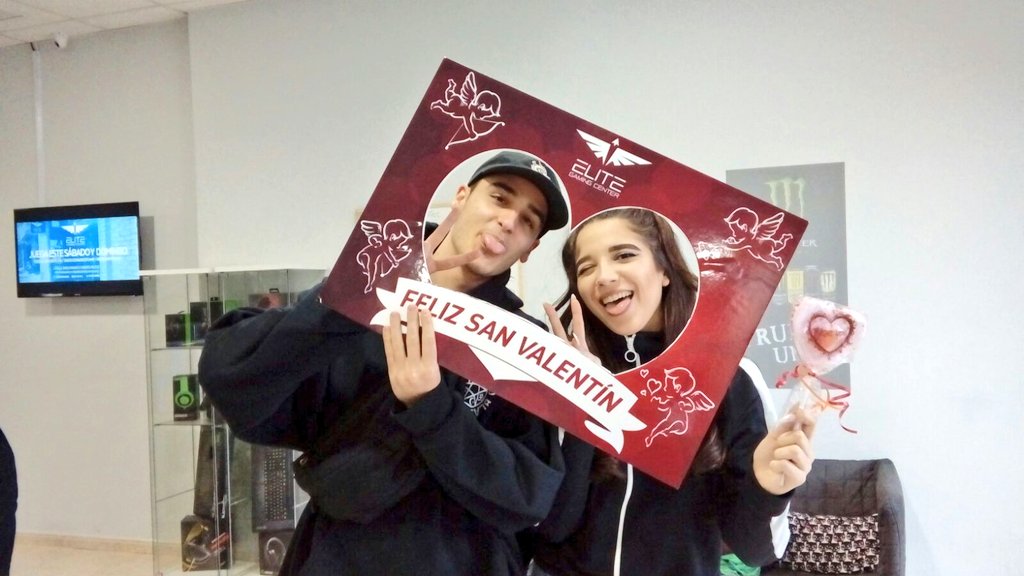 Elite_Valencia's tweet photo. Qué bonito tener un #SanValentin diferente en nuestro centro! Viva el amor, el #gaming y viva esta parejita!! #ELITE https://t.co/H5cbTdiVxg