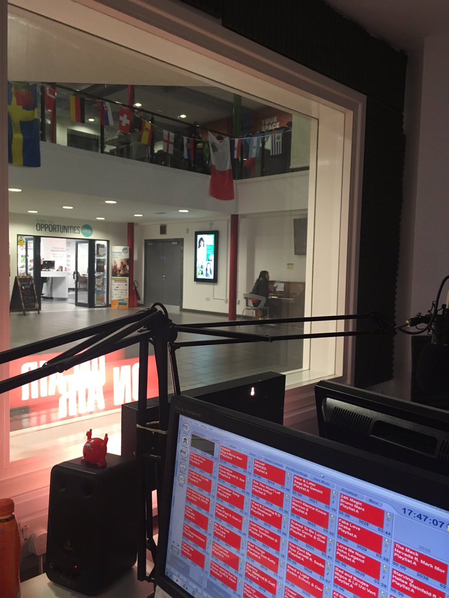 PulseStateSide's tweet photo. Shoutout to the piano player in the atrium https://t.co/N7qjIzmGnM