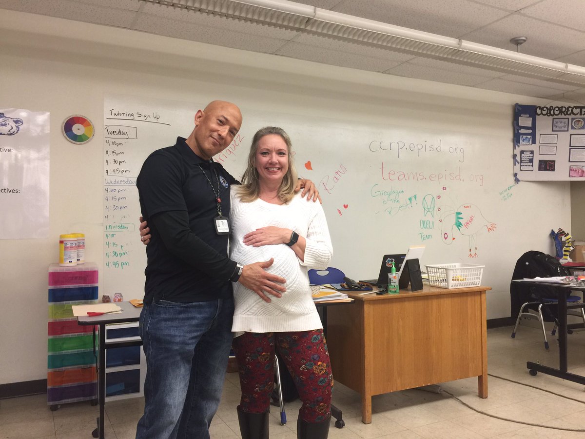 oso_new_tech's tweet photo. #OsoNewTech genetic consultants are helping the expecting BioArt team understand their genetic possibilities. #PowerInProjects https://t.co/ID9LQGiPdF