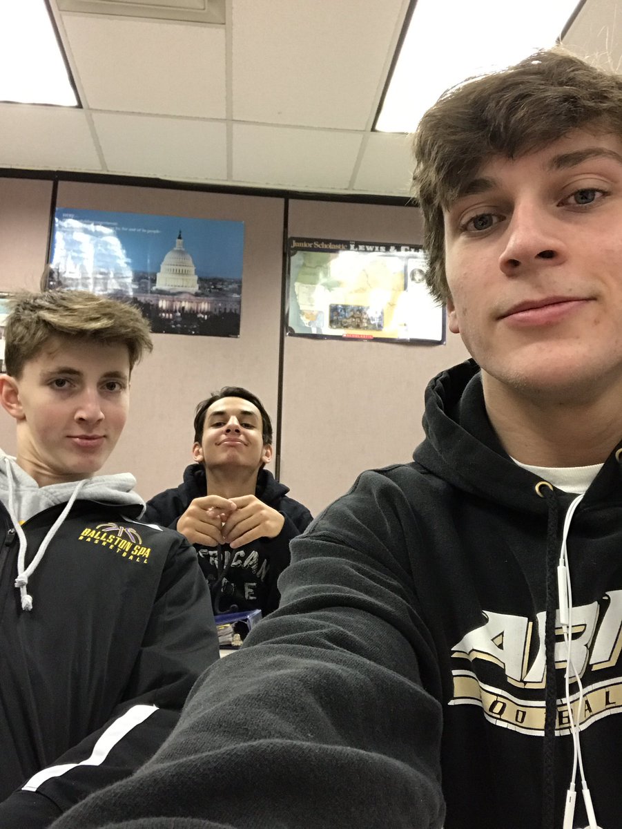 aaronoconnor17_'s tweet image. The valentines of the day #singleasf