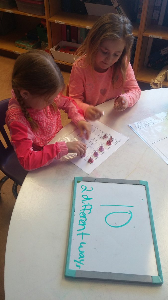 tanisregan333's tweet image. Kinder, gr. 1 and gr. 2 working 2gether to make numbers in different ways using two part mats and ten frames @JennerPRSD8 #prsd8 #multigrade