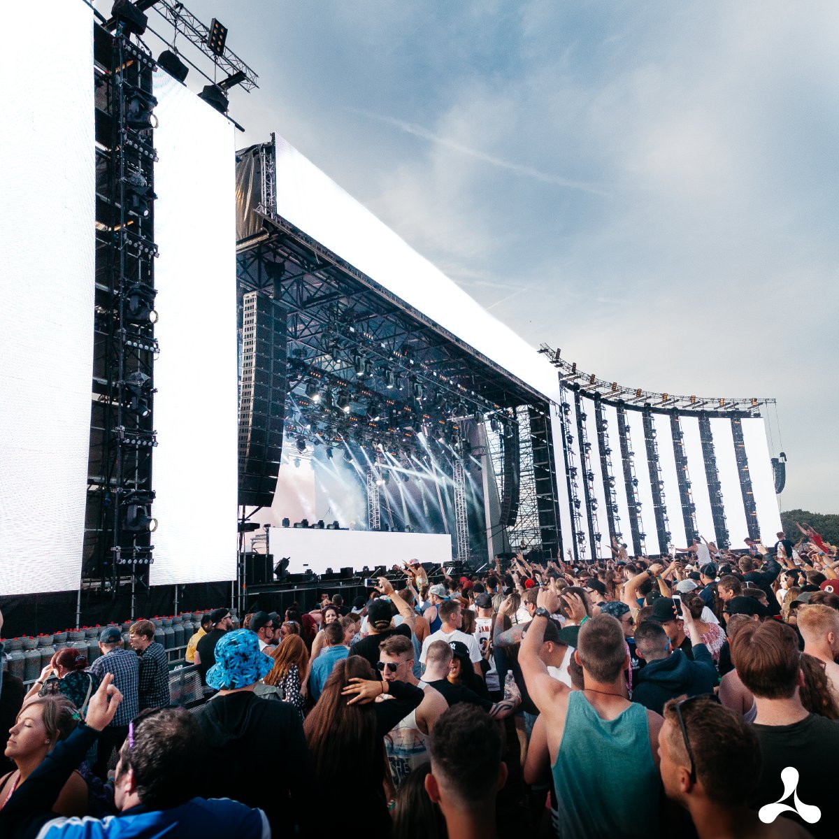 Creamfields's tweet photo. #Creamfields2017 https://t.co/3zBJenOn4B