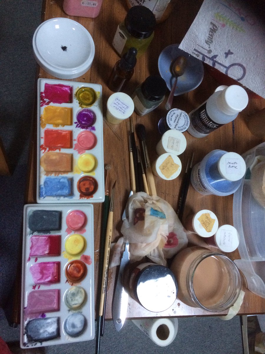 RealRobinLee's tweet photo. The mess when I paint #Lotsofwashingup https://t.co/0RFpfvSVME