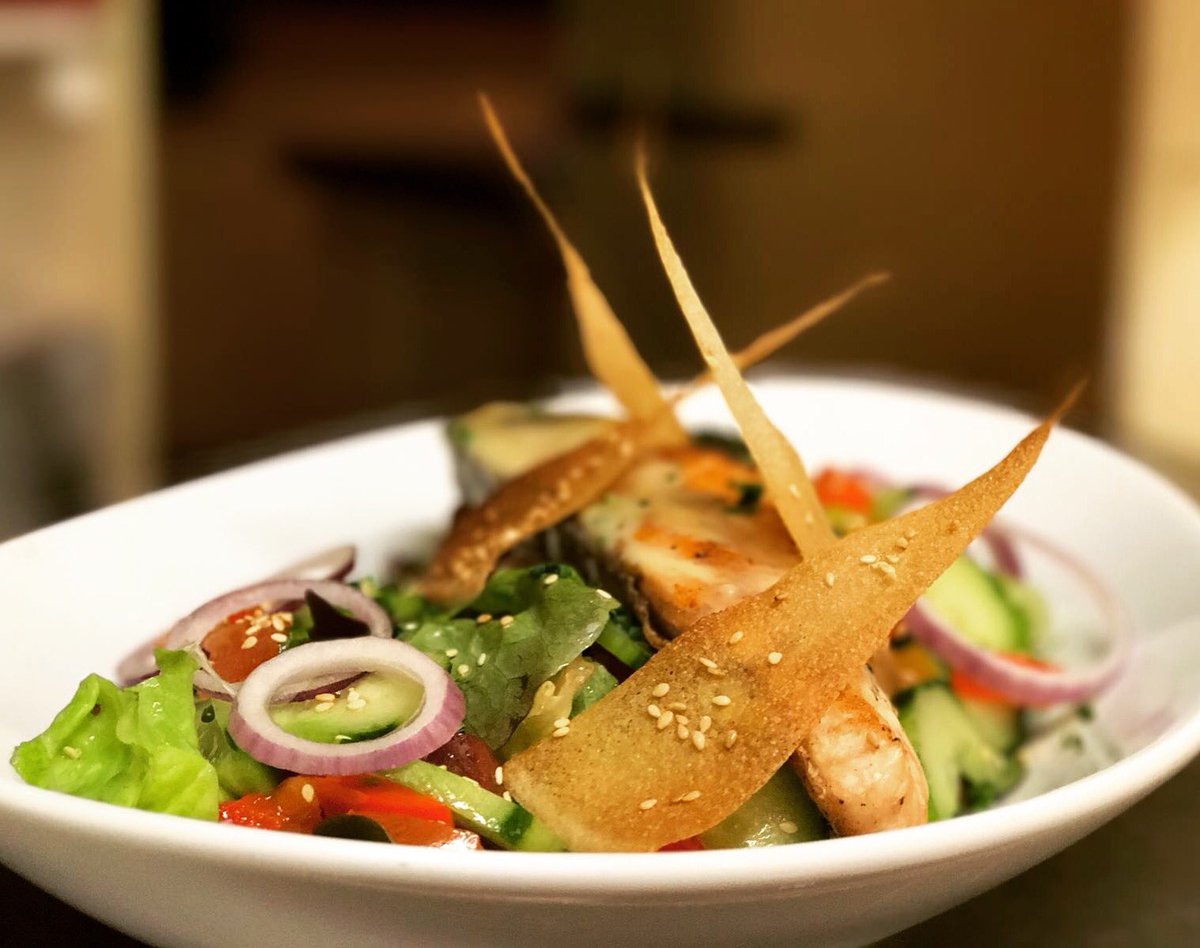 boucaniers's tweet photo. Cette semaine 
"Salade mêlée et son saumon éméché"
(Pavé de saumon cuit à point, sauce maison au Limoncello, tuile de sésame, salade mêlée) https://t.co/Ww7FcfxOJ4
