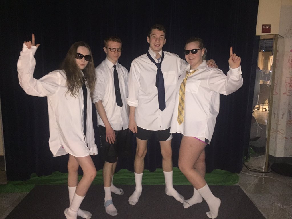 hutchisonstuco's tweet photo. Student Body keeping it...risky #DuoDay #bvsg https://t.co/4goJ4kG0dP