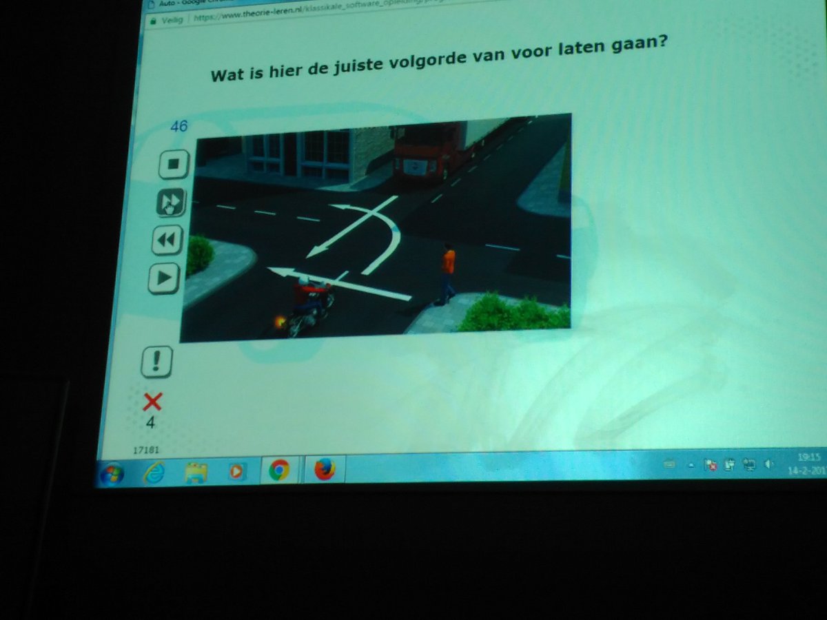 Met @NCDtwit bij <a href="/RijschoolDam/">RijschoolDam</a> voor een theorieexamen. Praktijk en theorie liggen toch iets uit elkaar..