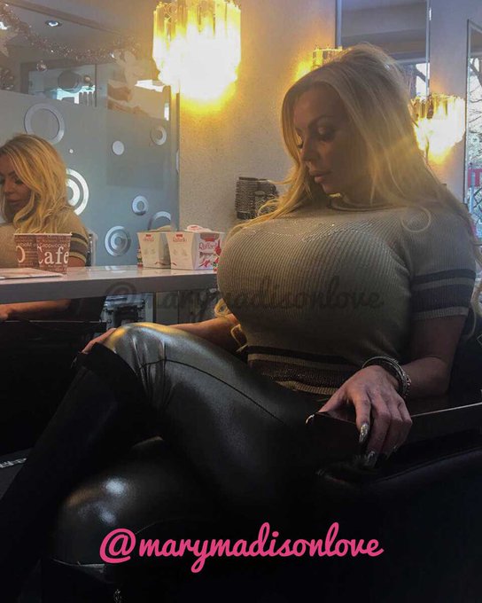 🌸G🏀🏀d evening everyone💋 
❤Happy valentine day ❤😊
#fitgirl #marymadisonlove #3100cc #hot #getbig #valentine