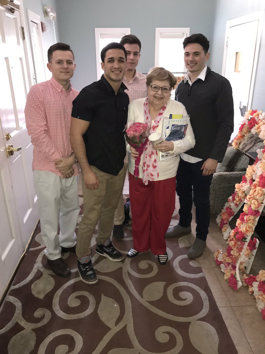 Thank you to the boys of <a href="/RutgersSigmaChi/">Rutgers Sigma Chi</a> for the beautiful flowers for Valentine's Day ❤🌹✨