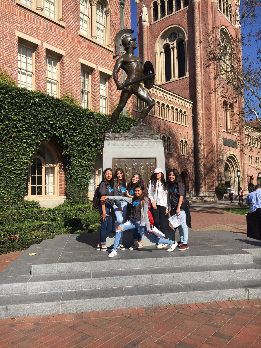 mrstjohnson11's tweet photo. Touring @USC scavenger hunt style. Life skills lesson-map reading @AVID4College @Laurie__Jimenez #avid #tourusc @TUSDschools https://t.co/1R5f6w9BTE