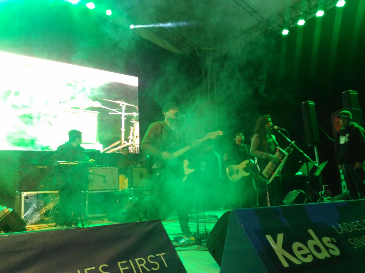 UP_Fair's tweet photo. Gising na gising na ang #Mabaya2017 dahil nandito na ang @AutotelicMusic!

#UPFair2017
#SabayanAngBeat https://t.co/6zDPTeZYzi