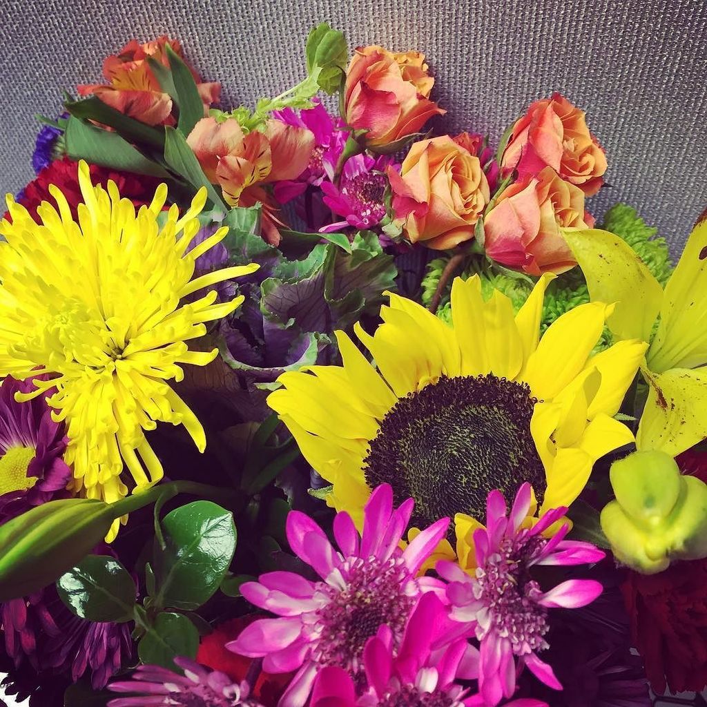 :) valentines flowers are even better when your SO takes an extra long lunch to hand deliv… ift.tt/2ktLTS0