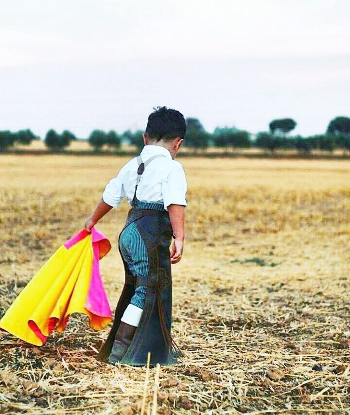 VALENCIATAURINA's tweet photo. Un soñador.
#sialosniñosenlostoros #culturadebou #tauromaquia #torossi #sialostoros #soytaurino #alnatural #torero #toros https://t.co/iORAdk1OLz