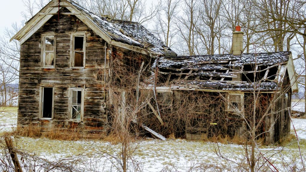 :Crumbling Beauty" #abandoned #abandonedplaces #traveling #exploring #beautiful buff.ly/2kHt1Qb