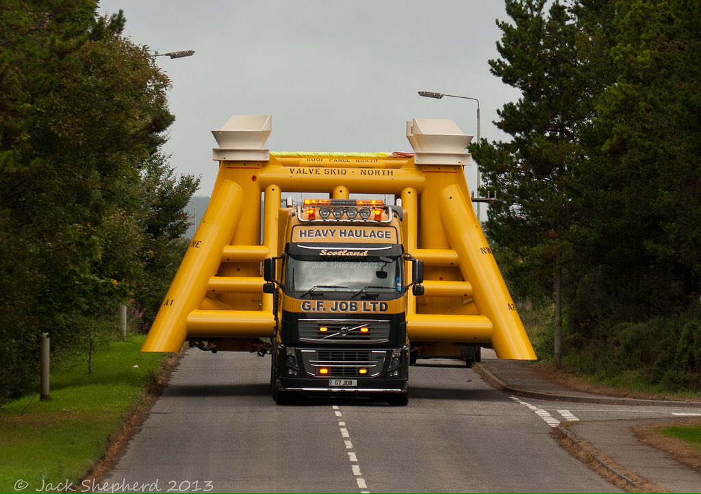 finpickin's tweet photo. AB16 JOB for GF JOB Ltd #heavyhaulage #gfjob #Nairn #haulagescotland #moveoutoftheway #comingthrough https://t.co/GmNyZsgJCJ