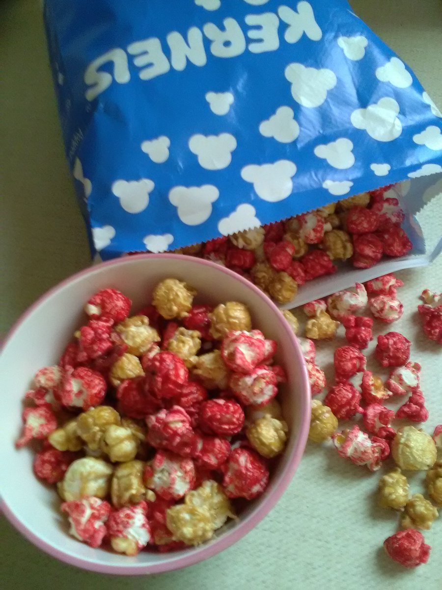 SeptemberDee's tweet image. Happy Valentine&apos;s Day Kernels Popcorn! Love is in the bowl. #RaspberryRomance