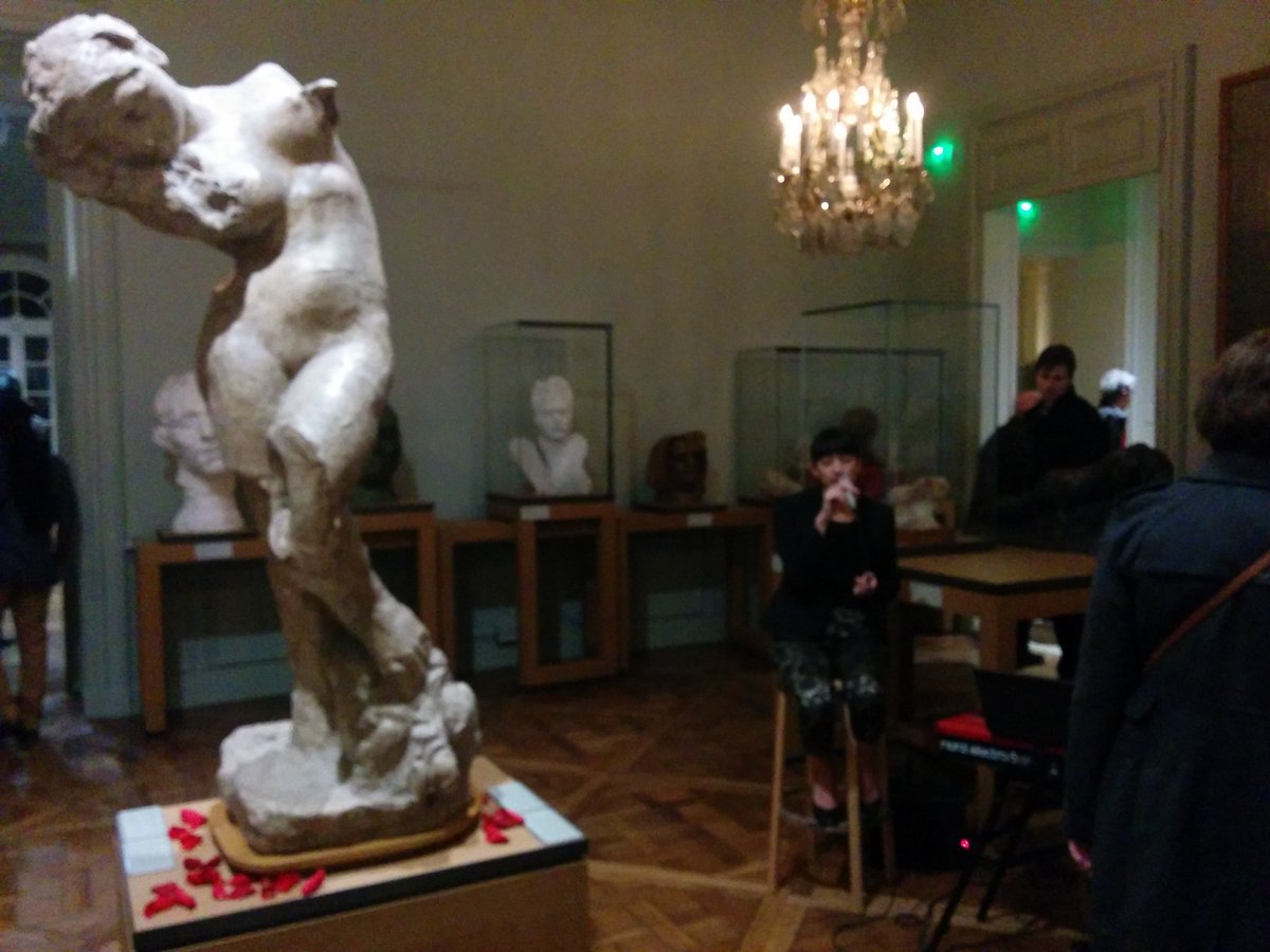 MuseeRodinParis's tweet photo. Musique et sensualité au musée #Rodin pour la #SaintValentin. #RodinLove https://t.co/IKt9H75USO