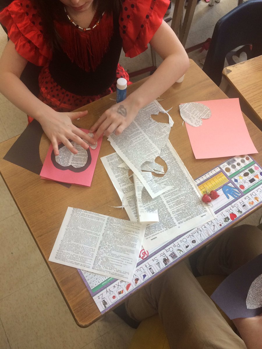 ebfavclass's tweet photo. Valentine's crafts for our special someone. ❤️💕@pineriveres https://t.co/GYMWjoLnnz