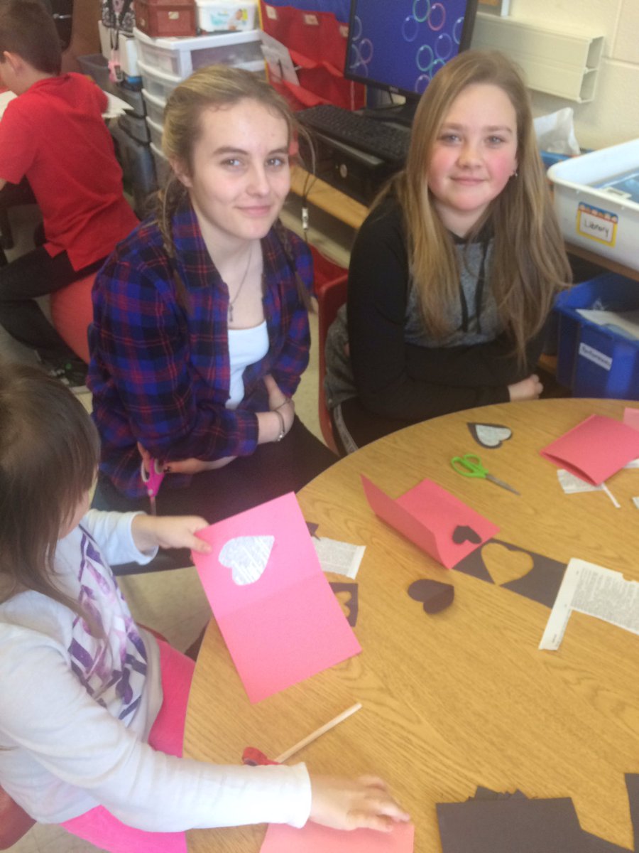 ebfavclass's tweet photo. Valentine's crafts for our special someone. ❤️💕@pineriveres https://t.co/GYMWjoLnnz