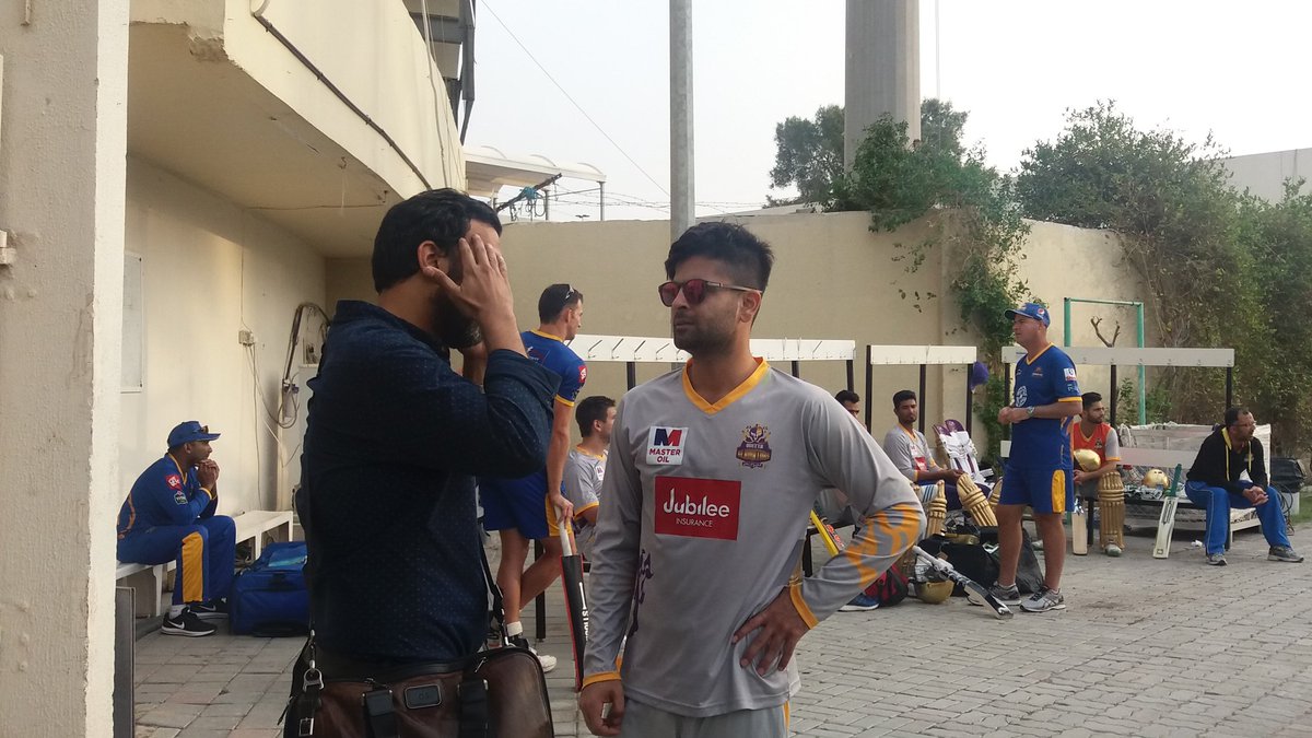 raziiia's tweet photo. ARY to AhmadShahzad: 'Interview plz'.. AhmadShahzad: 'Mujhe pakarna mushkil hi nahin, naamumkin hain' 😄😊now you know who his fav BW star is! https://t.co/iIqREZKVFc
