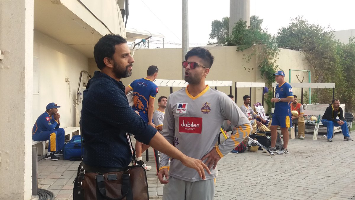 raziiia's tweet photo. ARY to AhmadShahzad: 'Interview plz'.. AhmadShahzad: 'Mujhe pakarna mushkil hi nahin, naamumkin hain' 😄😊now you know who his fav BW star is! https://t.co/iIqREZKVFc