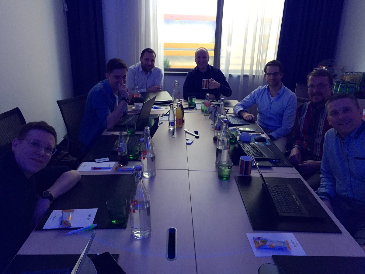 MattiHartikain3's tweet photo. Business development in Prague!#TietoBPS#cloud#servicedesign https://t.co/BvH3vFtuBF
