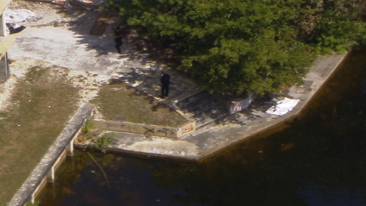Body pulled from Blue Lagoon in Miami bit.ly/2kPOuJi https://t.co/tWPWOlCOis